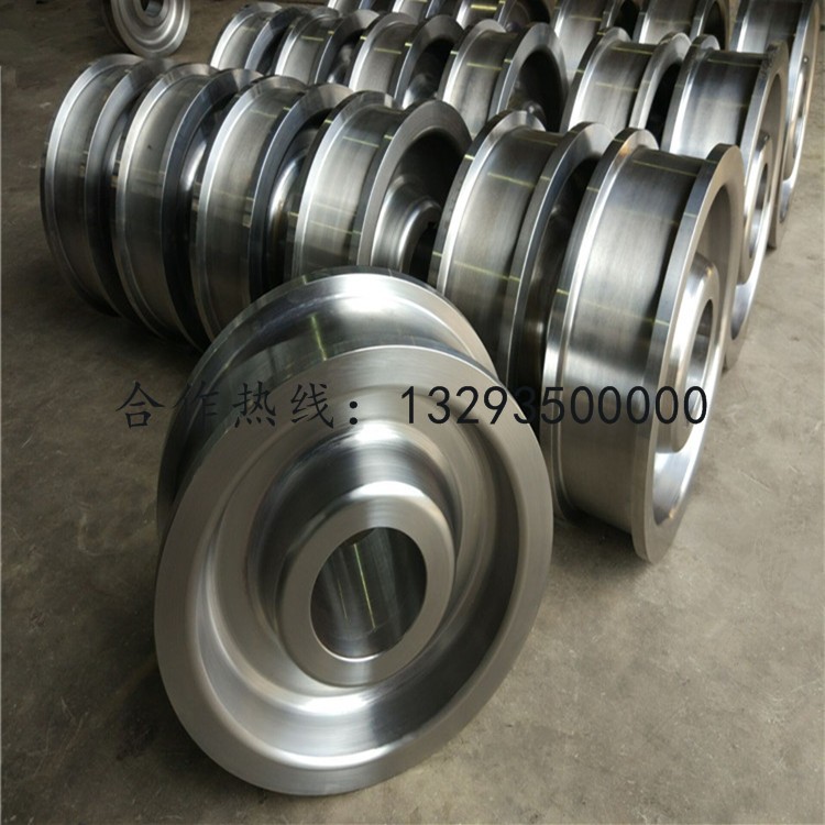 鍛件生產(chǎn)過程中，怎么來改善原材料的組織和性能